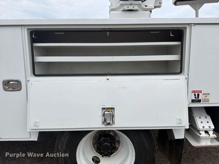 image for item FW3509 2016 International WorkStar 7300 bucket truck