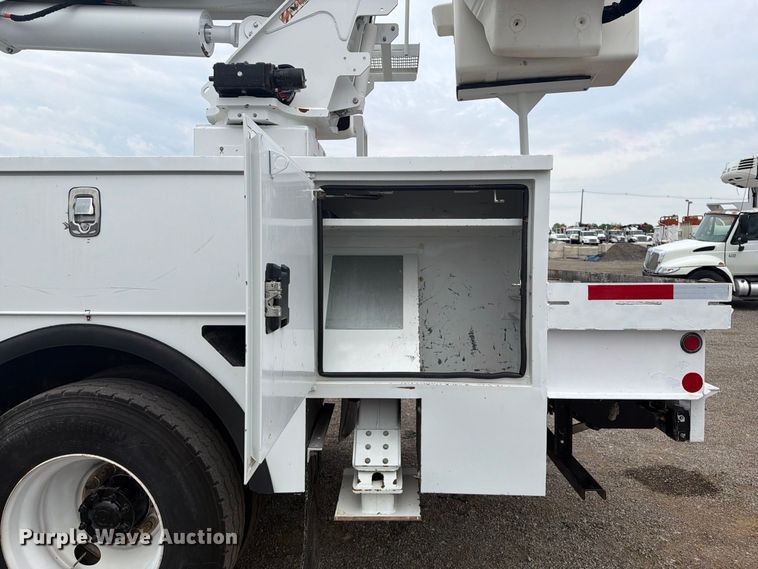 image for item FW3509 2016 International WorkStar 7300 bucket truck