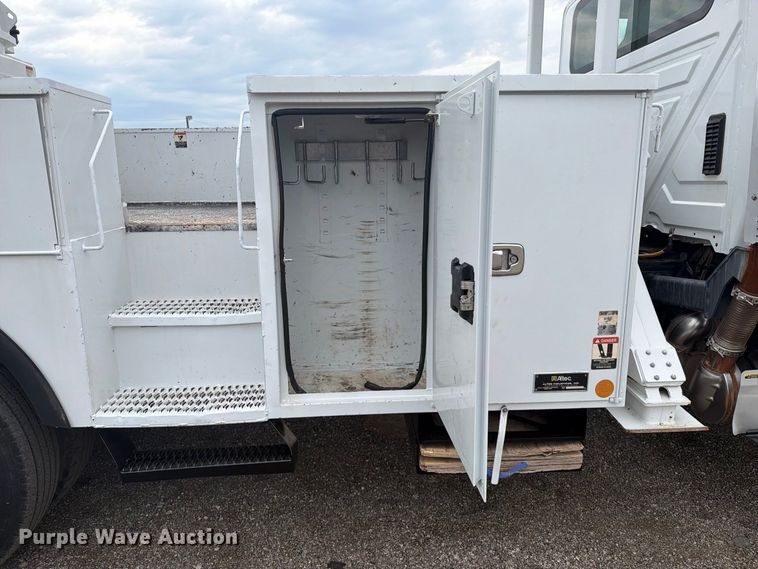 image for item FW3509 2016 International WorkStar 7300 bucket truck