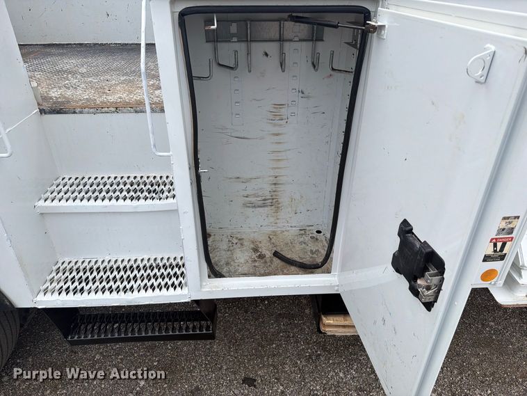 image for item FW3509 2016 International WorkStar 7300 bucket truck