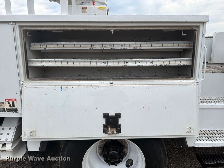 image for item FW3509 2016 International WorkStar 7300 bucket truck