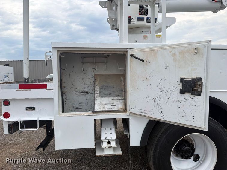 image for item FW3509 2016 International WorkStar 7300 bucket truck