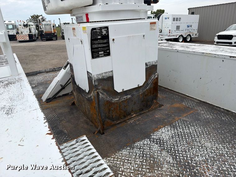 image for item FW3509 2016 International WorkStar 7300 bucket truck