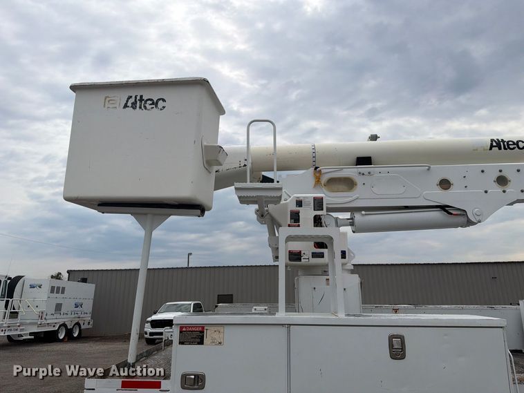 image for item FW3509 2016 International WorkStar 7300 bucket truck