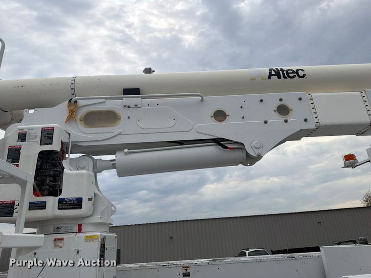 image for item FW3509 2016 International WorkStar 7300 bucket truck