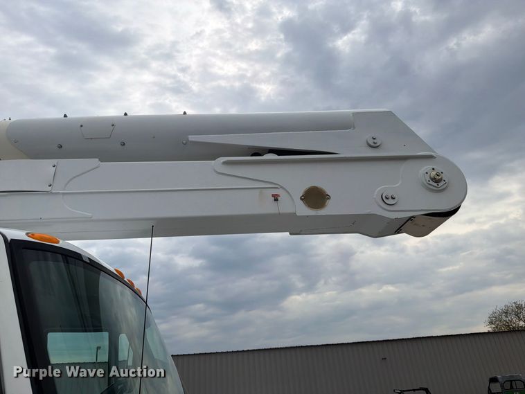 image for item FW3509 2016 International WorkStar 7300 bucket truck