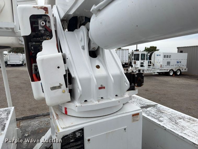 image for item FW3509 2016 International WorkStar 7300 bucket truck