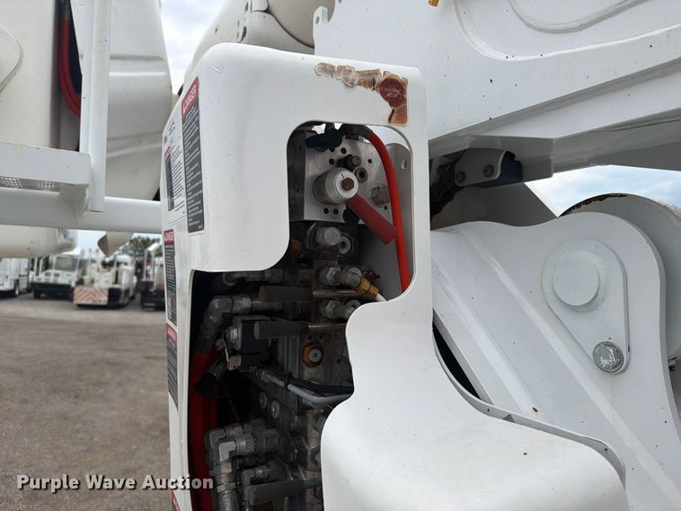 image for item FW3509 2016 International WorkStar 7300 bucket truck