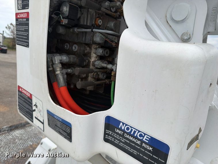 image for item FW3509 2016 International WorkStar 7300 bucket truck