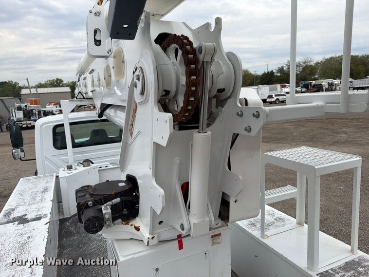 image for item FW3509 2016 International WorkStar 7300 bucket truck