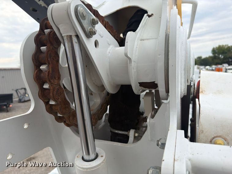 image for item FW3509 2016 International WorkStar 7300 bucket truck