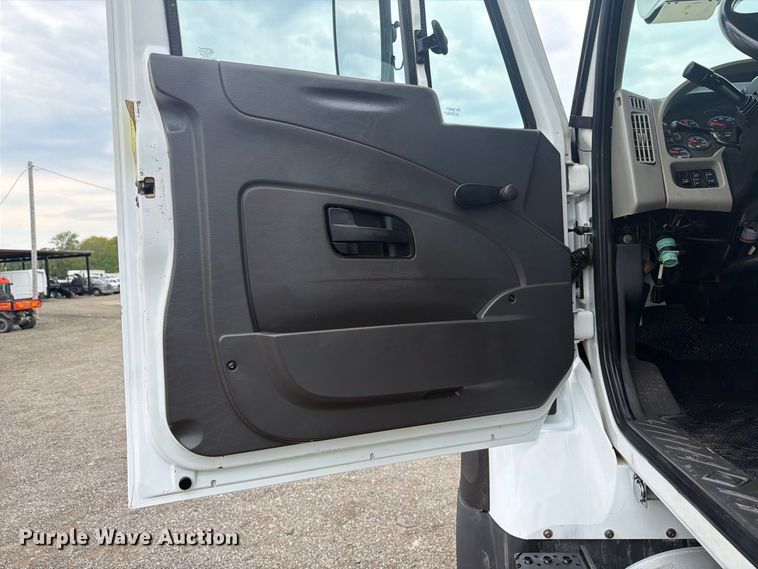 image for item FW3509 2016 International WorkStar 7300 bucket truck