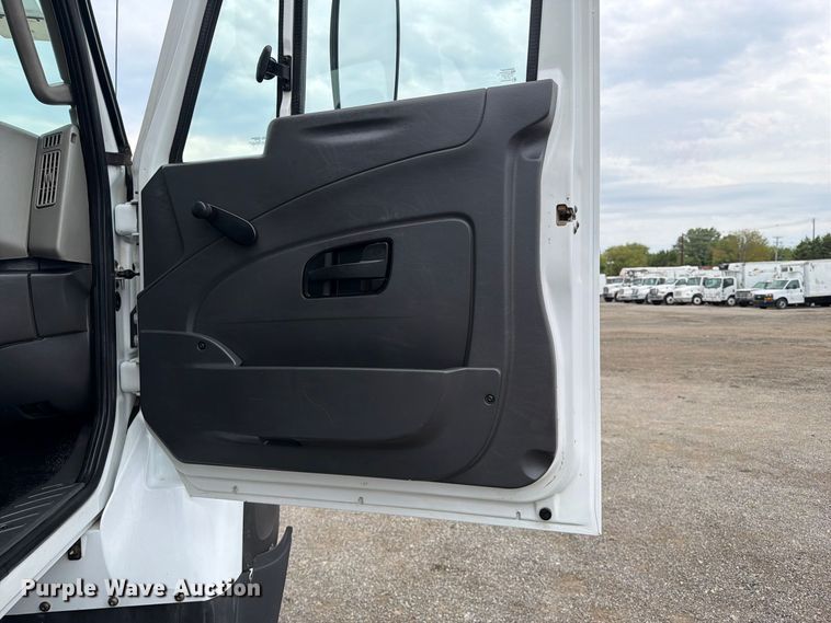 image for item FW3509 2016 International WorkStar 7300 bucket truck