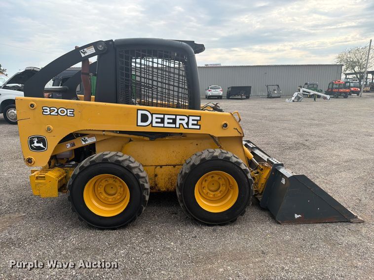 image for item FW3512 2005 John Deere 320E skid steer loader