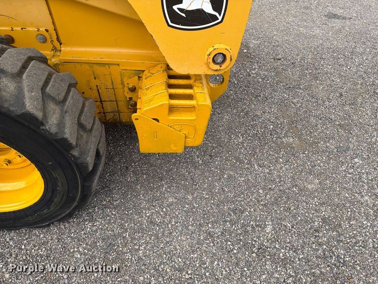 image for item FW3512 2005 John Deere 320E skid steer loader