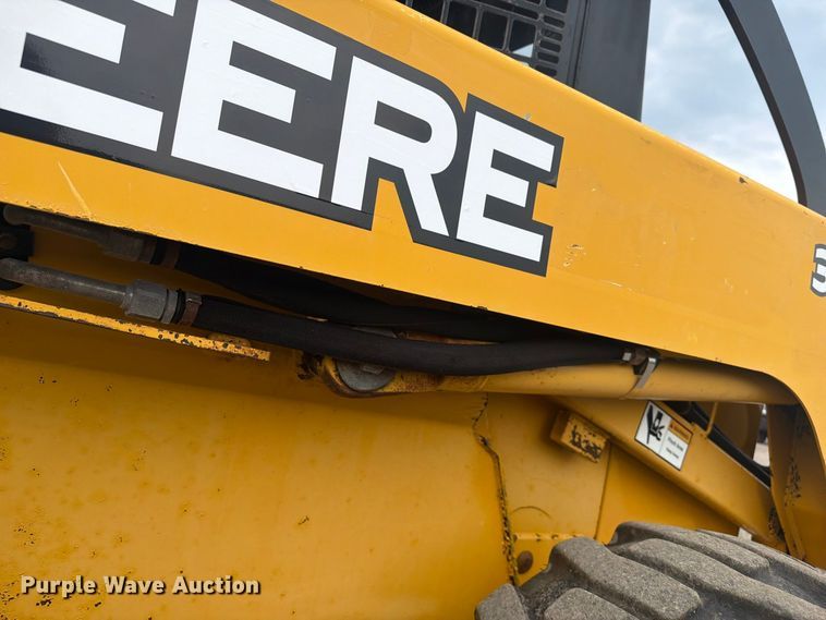 image for item FW3512 2005 John Deere 320E skid steer loader