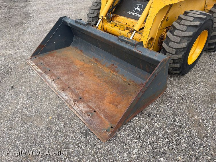 image for item FW3512 2005 John Deere 320E skid steer loader