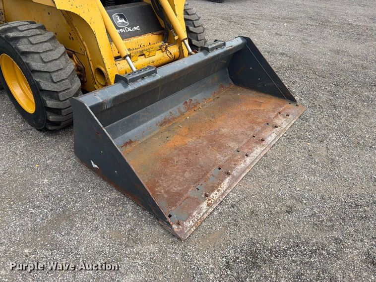 image for item FW3512 2005 John Deere 320E skid steer loader