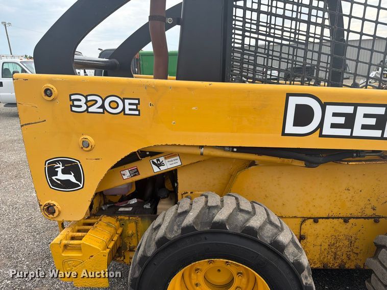image for item FW3512 2005 John Deere 320E skid steer loader