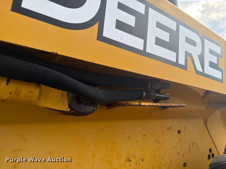 image for item FW3512 2005 John Deere 320E skid steer loader