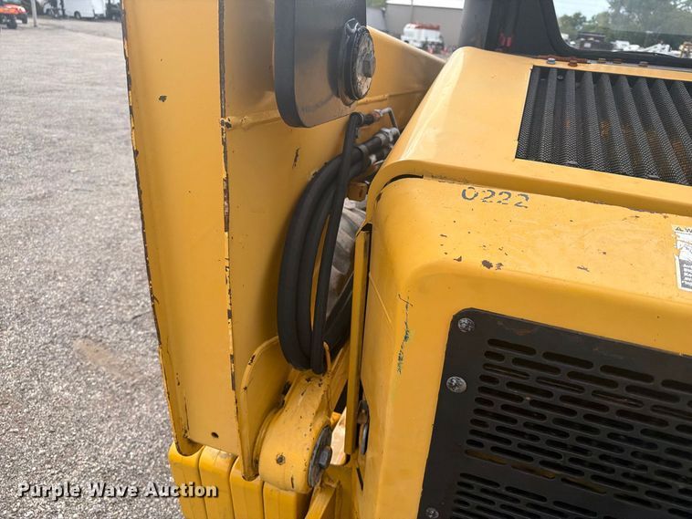 image for item FW3512 2005 John Deere 320E skid steer loader