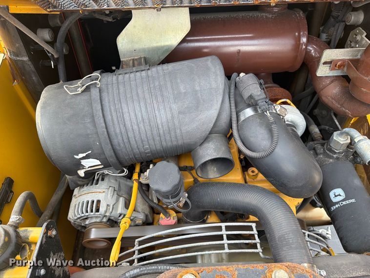 image for item FW3512 2005 John Deere 320E skid steer loader