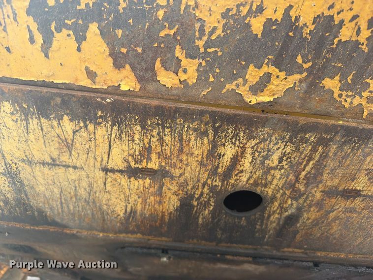 image for item FW3512 2005 John Deere 320E skid steer loader
