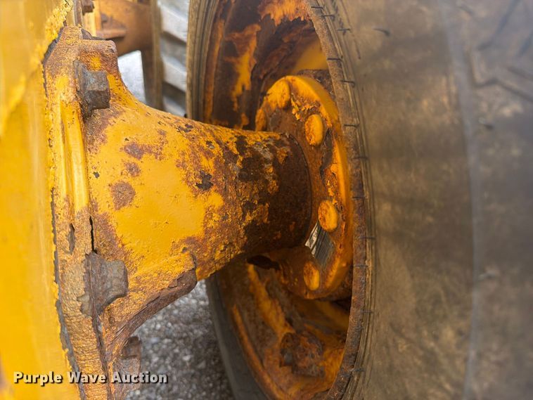 image for item FW3512 2005 John Deere 320E skid steer loader