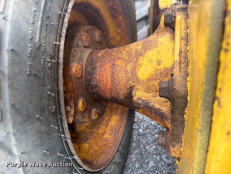 image for item FW3512 2005 John Deere 320E skid steer loader