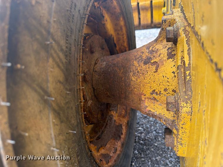 image for item FW3512 2005 John Deere 320E skid steer loader