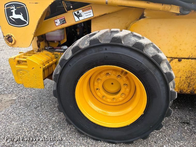 image for item FW3512 2005 John Deere 320E skid steer loader