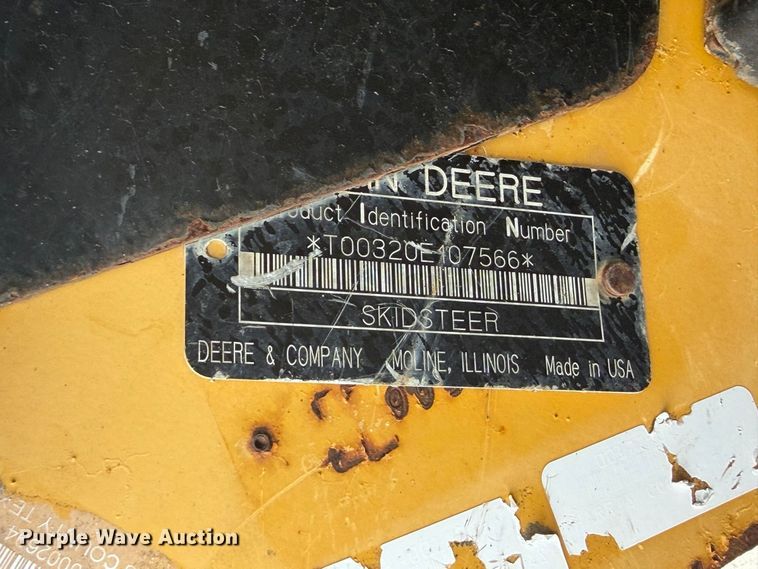 image for item FW3512 2005 John Deere 320E skid steer loader