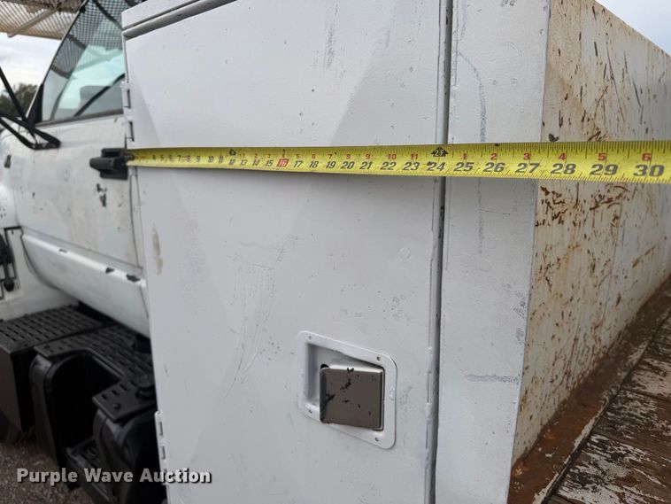 image for item FW3516 1992 Chevrolet Kodiak ladder truck