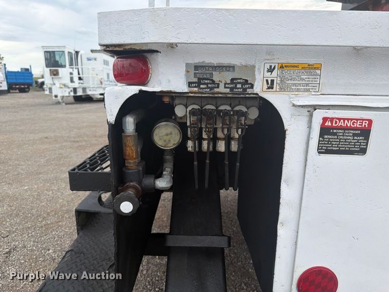 image for item FW3516 1992 Chevrolet Kodiak ladder truck