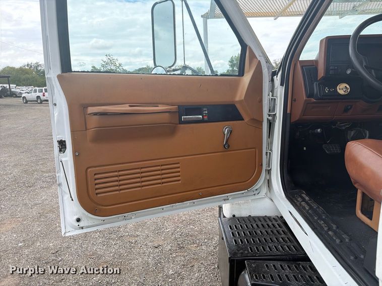 image for item FW3516 1992 Chevrolet Kodiak ladder truck