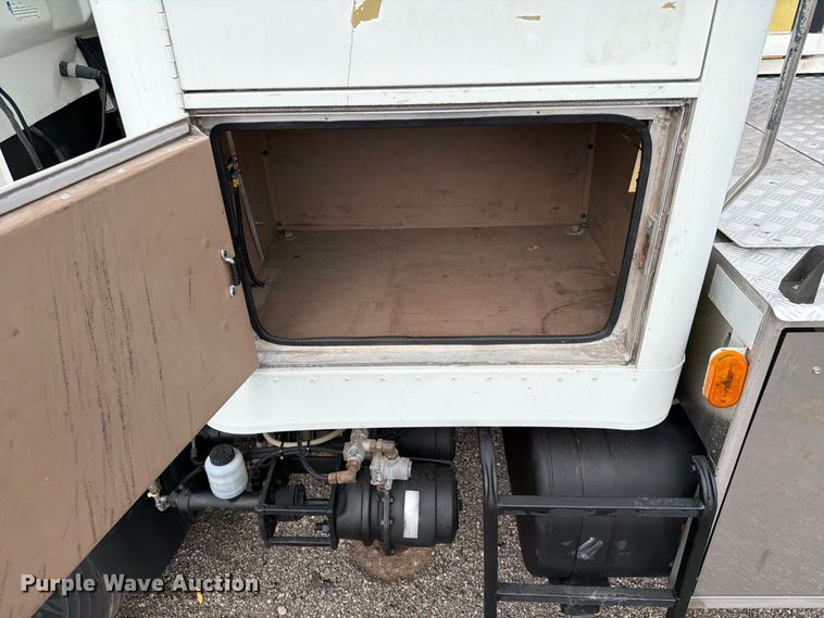 image for item FW3517 2000 GMC T8500 bridge inspection truck