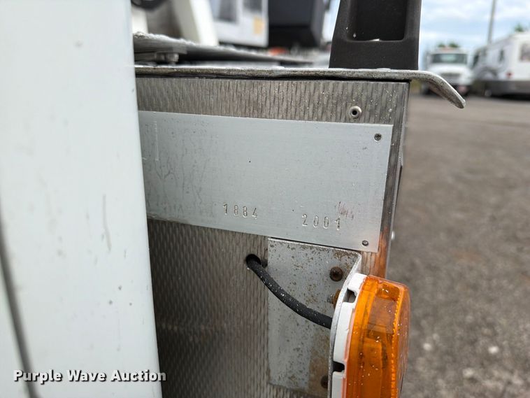 image for item FW3517 2000 GMC T8500 bridge inspection truck
