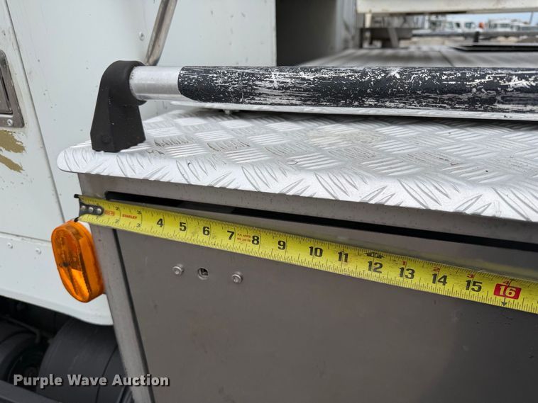 image for item FW3517 2000 GMC T8500 bridge inspection truck