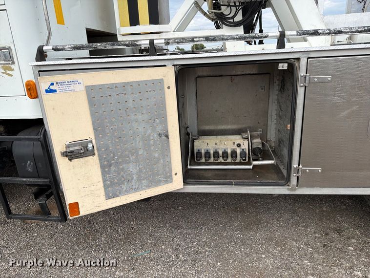 image for item FW3517 2000 GMC T8500 bridge inspection truck