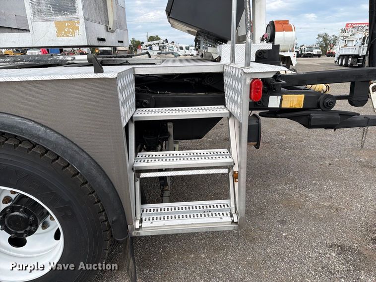 image for item FW3517 2000 GMC T8500 bridge inspection truck