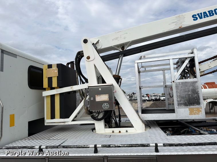 image for item FW3517 2000 GMC T8500 bridge inspection truck