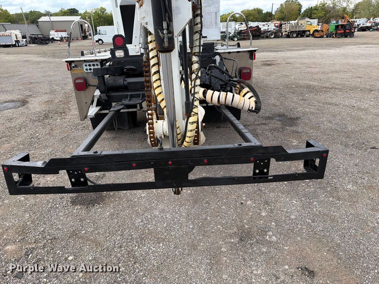 image for item FW3517 2000 GMC T8500 bridge inspection truck