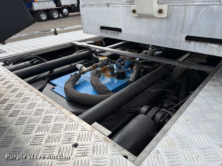 image for item FW3517 2000 GMC T8500 bridge inspection truck