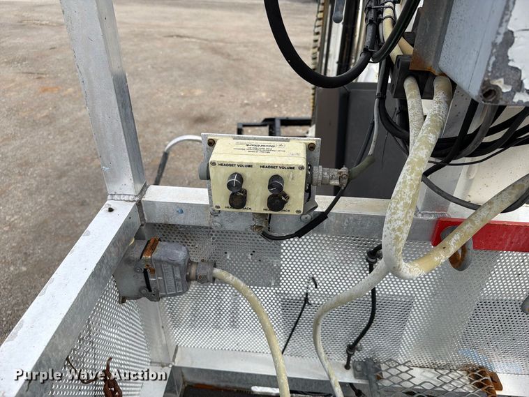 image for item FW3517 2000 GMC T8500 bridge inspection truck