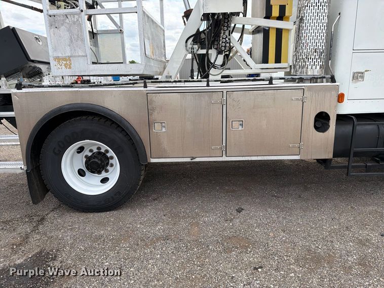 image for item FW3517 2000 GMC T8500 bridge inspection truck