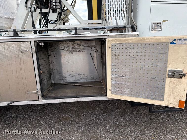 image for item FW3517 2000 GMC T8500 bridge inspection truck