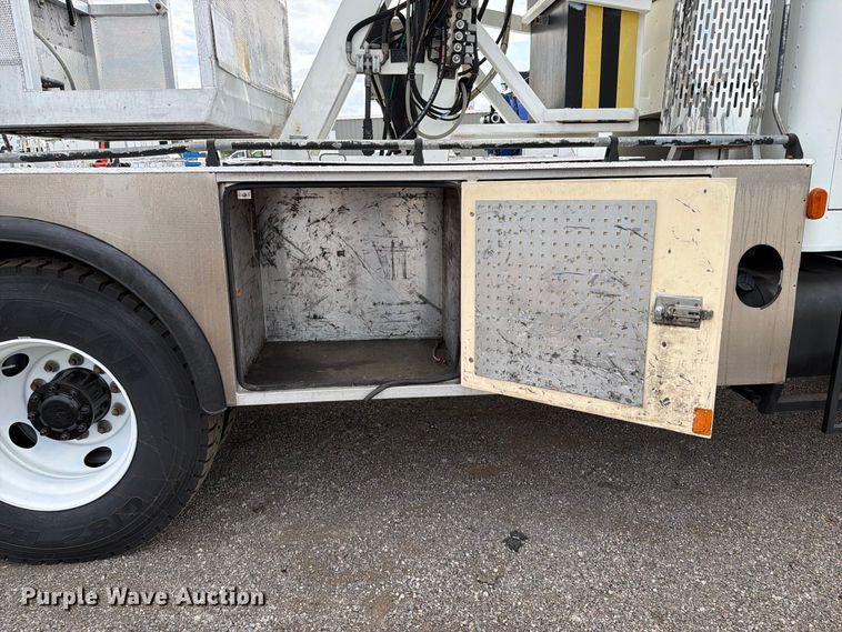 image for item FW3517 2000 GMC T8500 bridge inspection truck