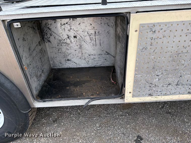image for item FW3517 2000 GMC T8500 bridge inspection truck