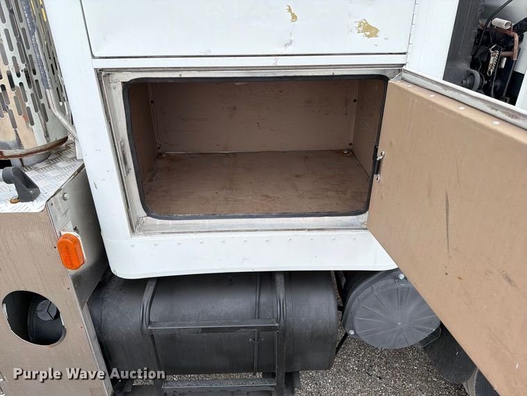 image for item FW3517 2000 GMC T8500 bridge inspection truck