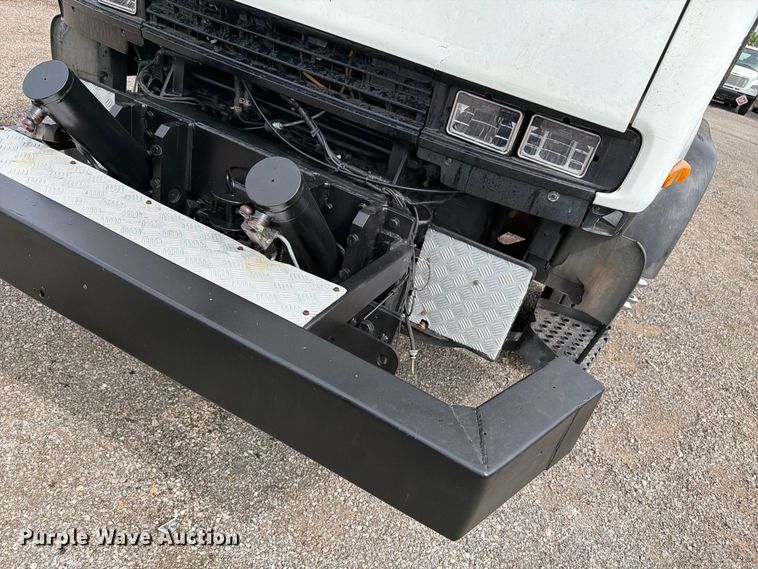 image for item FW3517 2000 GMC T8500 bridge inspection truck